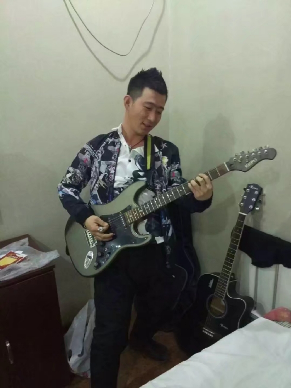 小吉他的第一张照片--顺昌相亲网
