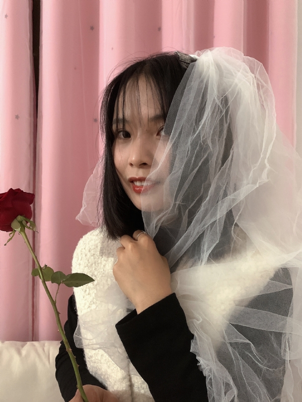 持紫菜包饭的女孩的第一张照片--顺昌相亲网
