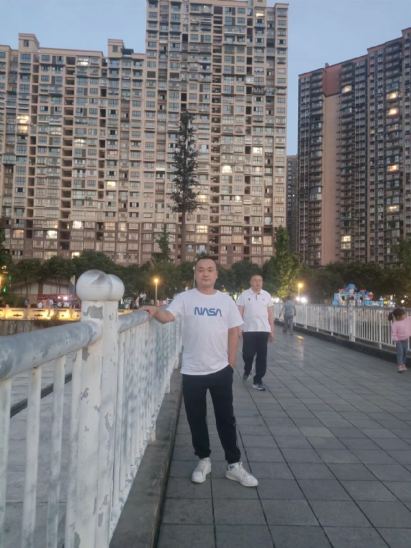 寂寞的男人的第一张照片--顺昌相亲网